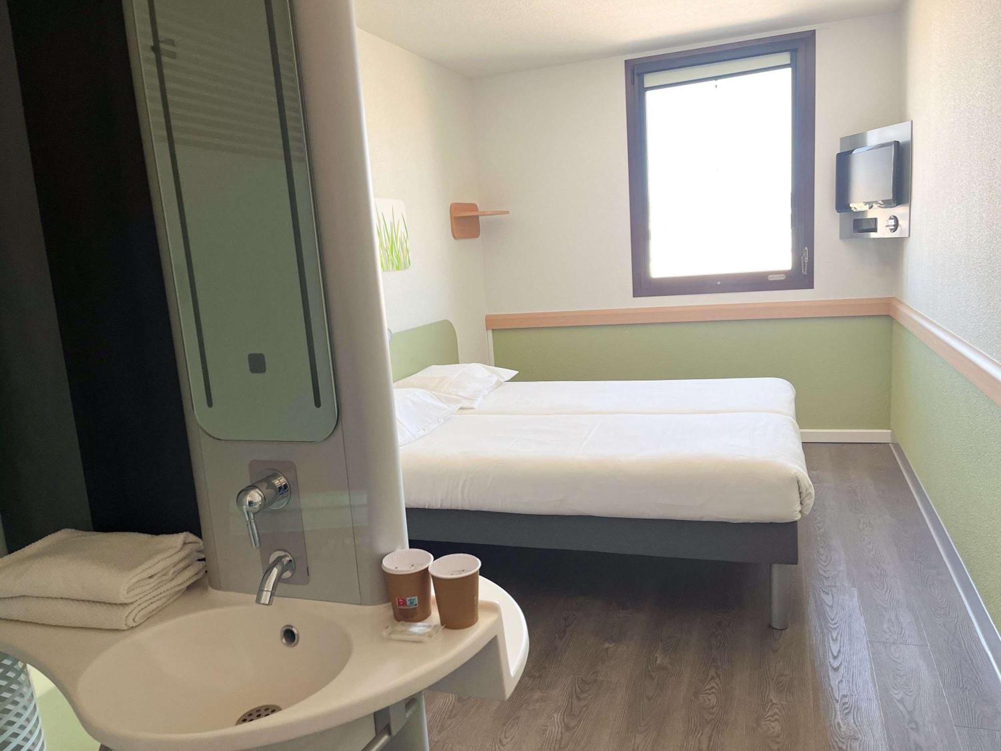 Ibis Budget Nimes Centre Gare Exteriör bild